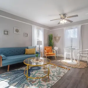https://serene-beachy-bungalow-with-large-screened-porch.hotelstampa.org